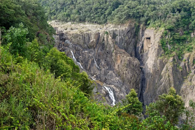 Barron Falls: Water Flow Patterns and Gorge Conditions Barron Falls: Water Flow Patterns and Gorge Conditions